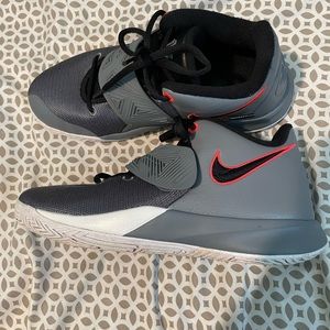 Nike Kyrie Flytrap 3 Youth Sneakers Size 6Y